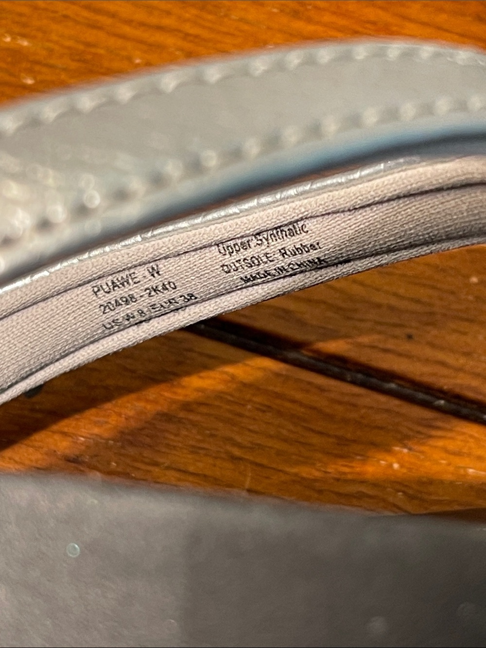 OluKai Pauwe Silver Metallic Thong Sandals Like New Size 8 - Picture 8 of 12